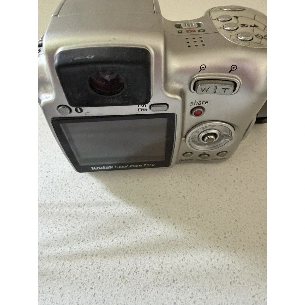 Kodak EasyShare Z740 5.0MP Digital Bridge Camera 10x Optical Zoom Not Tested